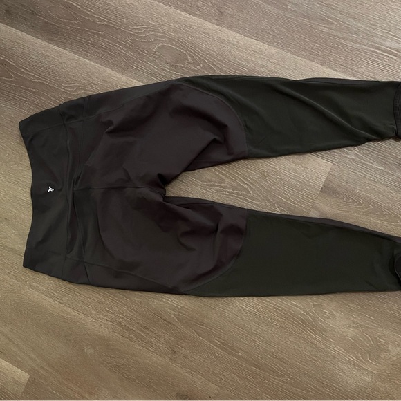 Old Navy Powersoft High Rise go-dry leggings - Picture 2 of 3